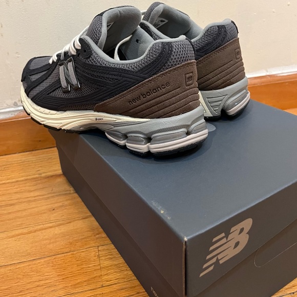 New Balance 1906F Sneakers
Color: Phantom / Dark Mushroom - Picture 6 of 10